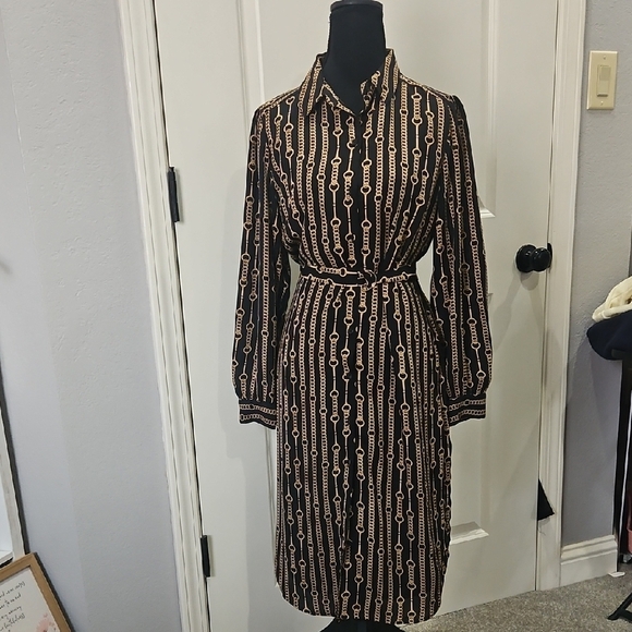 Banana Republic Dresses & Skirts - Banana Republic Elegant Black and Gold Chain Dress